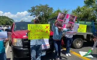 Imagen Bloquean carretera Cardel–Poza Rica para exigir búsqueda del empresario Neptalí González
