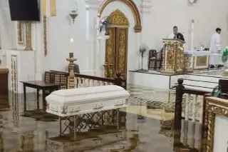 Imagen Misa de funeral en medio de inundación por tifón Wipha en Filipinas 