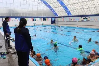 Imagen Se intoxican al menos 5 niños tras ingerir agua en alberca del IMSS en Pachuca