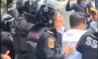 Imagen A punto de irse a los golpes personal de Salud y granaderos en CDMX 