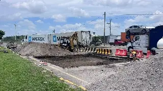Imagen Reportan mega bache en el bulevar portuario en Veracruz