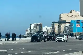 Imagen Salvan a joven que se quería quitar la vida en el mar de Boca del Río 
