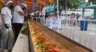 Imagen Repartieron el tradicional filete de pescado relleno de mariscos en las fiestas de Santa Ana