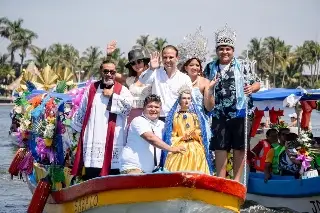 Imagen Juan Manuel Unánue encabeza el paseo acuático de los santos patronos en Boca del Río 