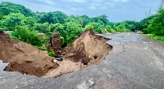 Imagen Deslave en la orilla del río provoca cierre de calles en Lomas de Río Medio III