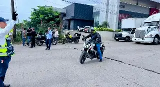 Imagen Bloqueos de calles provocan molestias y atrasos en los ciudadanos para llegar a sus trabajos en Veracruz 