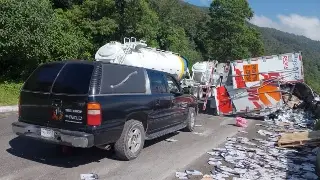 Imagen Trailero muere en volcadura en las cumbres de Maltrata