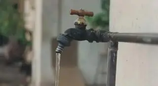 Imagen Junte sus cubetas, colonias de Veracruz sufrirán falta de agua varias horas