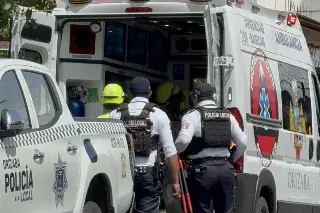 Imagen Trabajador sufre descarga eléctrica y cae de más de 4 metros en Orizaba