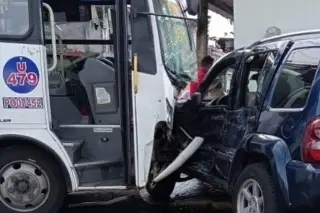 Imagen Chocan camión urbano y camioneta en Córdoba, Veracruz; hay 8 lesionados 