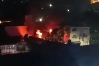 Imagen Queman vivienda de alcaldesa de Queréndaro, Michoacán (+Video)