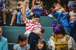 Imagen Visibilizan la lactancia como 'un acto poderoso' en 'La Gran Lactada Materna' 