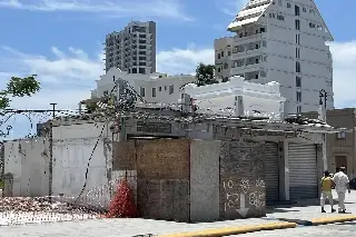Imagen Demuelen otro local del Mercado de Artesanías de Landero y Coss en Veracruz