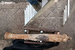 Imagen INAH resguarda e indaga par de cañones de hierro hallados en Centro del puerto de Veracruz