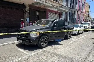 Imagen Muere hombre al interior de su camioneta en el Centro Histórico de Veracruz 