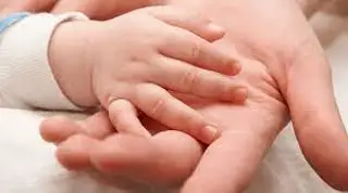 Imagen Niña muere de hambre en Cancún; detienen a mamá de 20 años