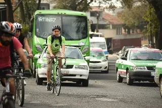 Imagen Con rodada, ciclistas y peatones exigen acciones para mejorar movilidad y seguridad vial en Xalapa