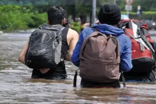Imagen Fuerte lluvia inunda la CDMX; el agua le llegaba a la cintura a los peatones (+Video)