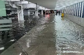 Imagen Por lluvias cancelaron 104 vuelos en el AICM, viajeros esperan hasta 12 horas por retrasos