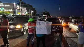 Imagen Ciudadanos bloquean carretera Boca del Río - Paso del Toro 