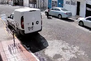 Imagen Captan a sujeto golpeando auto en Río Medio, Veracruz 