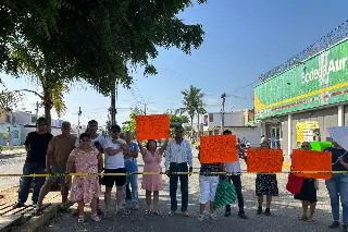 Imagen Exigen reparación de calles, amagan con bloquear a la altura de Dos Bahías en Río Medio 