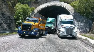 Imagen Hay cierre parcial de circulación en autopista de Veracruz; es por esta razón 