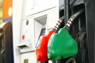 Imagen Gasolina es cara por impuesto que deja al gobierno 400 mil millones de pesos: Fiscalista 