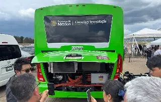 Imagen Ebrard anuncia interés por hasta 20 mil unidades del primer autobús eléctrico mexicano