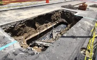 Imagen Socavón obliga al cierre de vialidad en pleno centro de Orizaba, Veracruz 