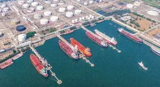 Imagen Denuncian que gobierno sigue enviando combustible subsidiado a Cuba, desde Veracruz