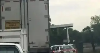 Imagen Hay cierre parcial de circulación en autopista de Veracruz; es por esta razón 