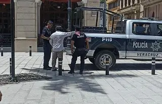 Imagen Agreden a golpes a bolero en el zócalo de Veracruz (+video)