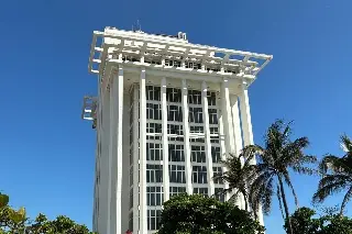 Imagen Familia del arquitecto que construyó la ex torre de Pemex en Veracruz pide proteger el edificio