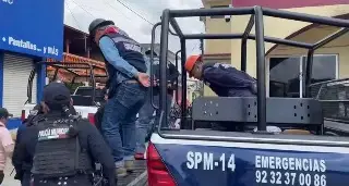 Imagen Detienen a supuestos inspectores de CFE en Las Choapas; cobraban hasta 150 mil por reconexión