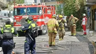 Imagen Se incendia casa en pleno centro de Córdoba, Veracruz; resultó pérdida total 