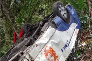 Imagen Publican lista de lesionados al caer camioneta a un barranco en carretera de Veracruz