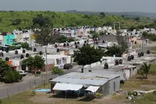 Imagen Con sus propios recursos, habitantes de Colinas de Santa Fe obtiene servicios básicos