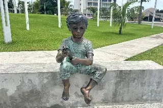 Imagen Roban parte de la estatua del Niño Pescador en Boca del Río; la acaban de inaugurar (FOTOS)