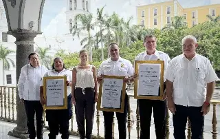 Imagen Reconocen a Bomberos Municipales y Conurbados; destaca la primera mujer bombera de Veracruz