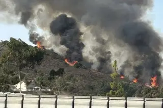 Imagen Incendios en la costa oeste de EU siguen fuera de control pese a labor de contención