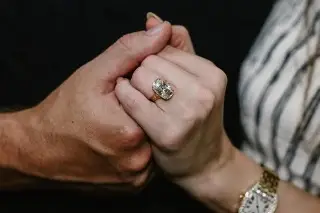 Imagen El anillo de compromiso de Taylor Swift: un antiguo diamante diseñado por Travis Kelce