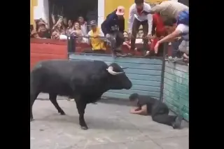 Imagen Viral, hombre embestido por toro en la Huamantlada. Estas lesiones sufrió (+Video)
