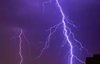 Imagen Identifican a tío y sobrino que murieron tras ser impactados por un rayo al sur de Veracruz