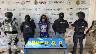 Imagen Cae mujer con drogas y arma en Misantla 