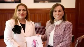 Imagen Magistrada Presidenta entrega a Nahle su Tercer Informe del Poder Judicial de Veracruz