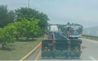 Imagen Traileros acusan que no comen ni van al baño por retrasos en Bahía Norte de Veracruz