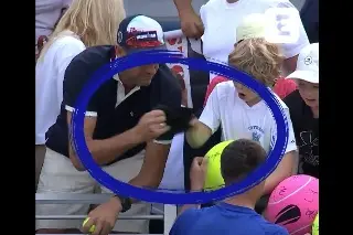 Imagen Repudiado tras arrebatar gorra que tenista regaló a un niño (+Video)