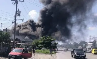 Imagen Incendio consume refaccionaria en Tihuatlán, Veracruz
