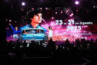 Imagen Homenaje al cantante Juan Gabriel reúne a fans mexicanos y extranjeros en Ciudad Juárez